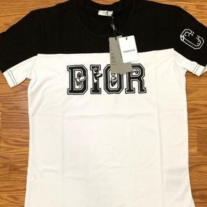 SOLD🎉🎉🎉Mens Dior Tshirt Size S New Design